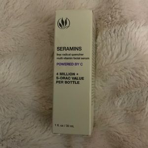 Serious skin care Seramins powered by C vitamin facial serum